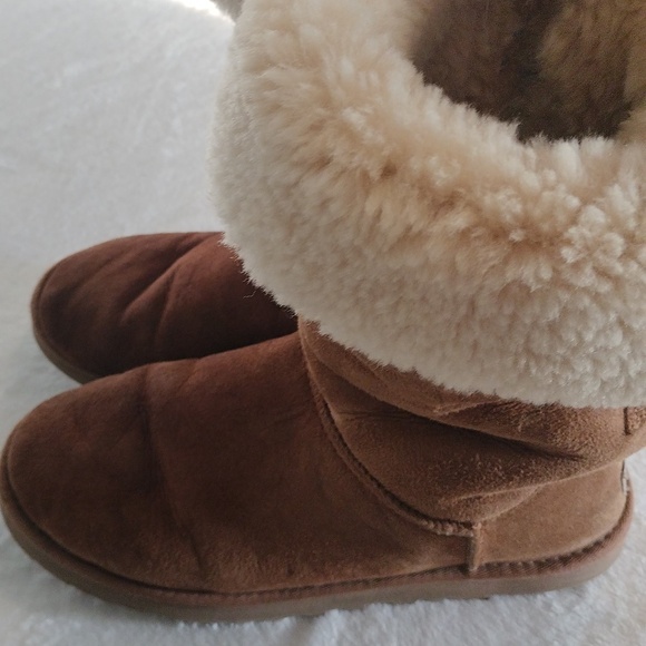 UGG Shoes - Ugg Bailey Boys 2 Tall Boots size US 9